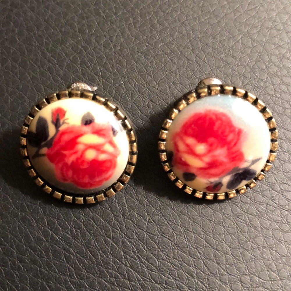 Vintage floral stud earrings